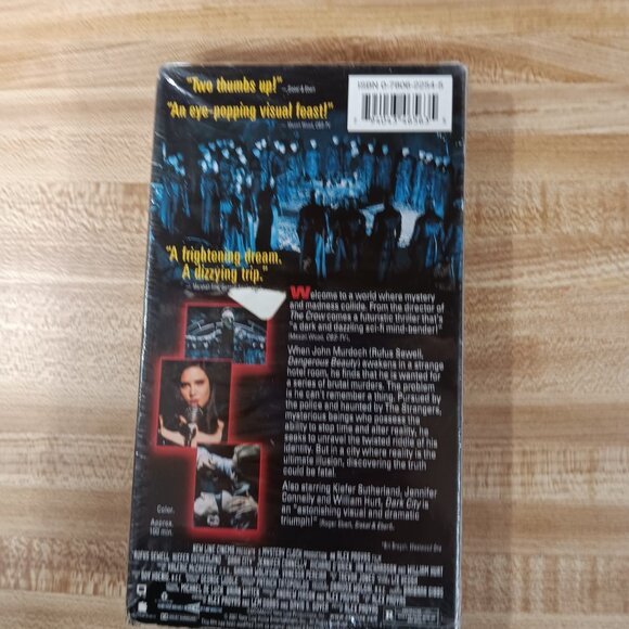 Dark City 1998 VHS Alex Proyas SCIFI Horror Connelly Sutherland Cult Classic VTG - Picture 2 of 8